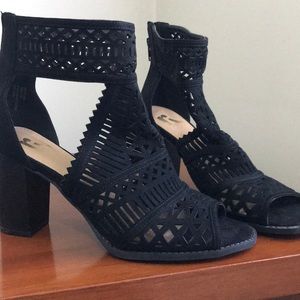 REPORT NEW SANDALS, SIZE 8.5